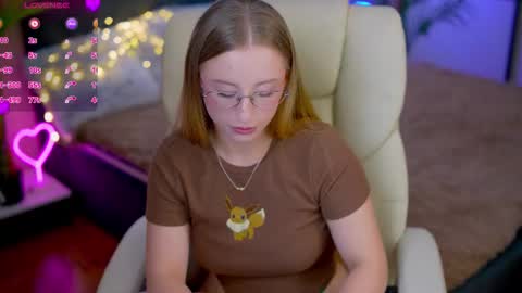 Snapshot of silverrmoon chatting on 21, 10, 2025 Kristina Kris online show from 21, 10, 2025