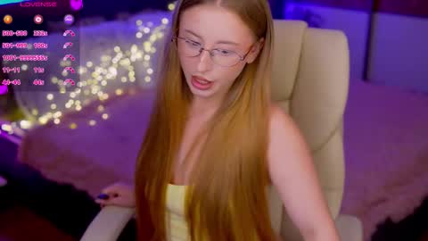 Snapshot of silverrmoon chatting on 4, 11, 2025 Kristina Kris online show from 4, 11, 2025