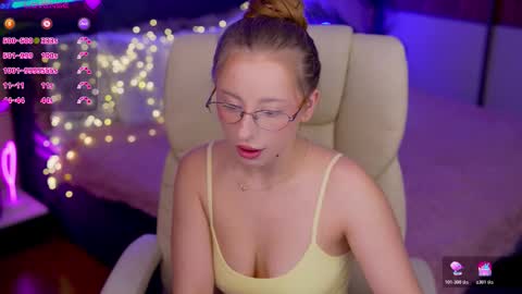 Snapshot of silverrmoon chatting on 13, 11, 2025 Kristina Kris online show from 13, 11, 2025