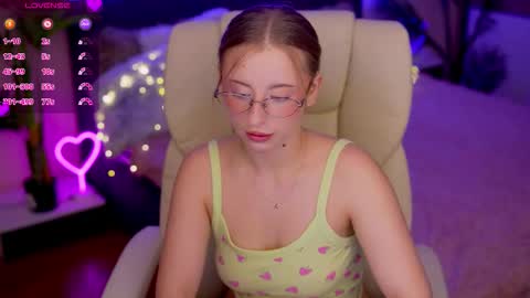 Snapshot of silverrmoon chatting on 29, 11, 2025 Kristina Kris online show from 29, 11, 2025