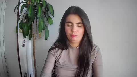 Snapshot of silviecollins chatting on 7, 1, 2025 Silvie online show from 7, 1, 2025