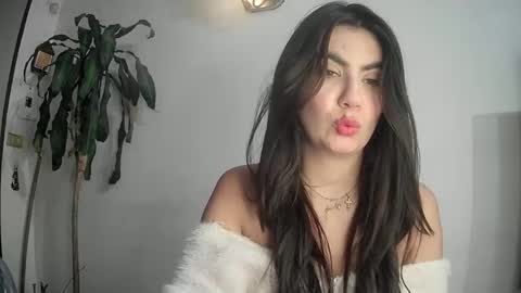 Snapshot of silviecollins chatting on 8, 3, 2025 Silvie online show from 8, 3, 2025