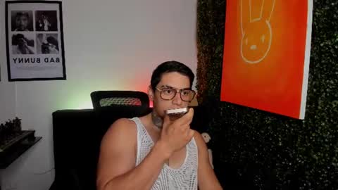 Snapshot of simon_cortes chatting on 4, 8, 2026 Simon Cortes online show from 4, 8, 2026