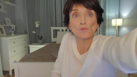 Simona  online show from 1, 3, 2025