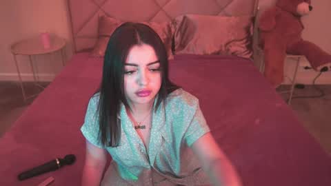 Snapshot of sinfulkittenn chatting on 6, 6, 2026 Kira online show from 6, 6, 2026