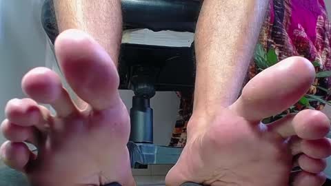 Snapshot of sir_kev66 chatting on 28, 12, 2024 only foot worshipers here online show from 28, 12, 2024