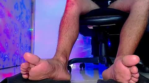Snapshot of sir_kev66 chatting on 7, 10, 2025 only foot worshipers here online show from 7, 10, 2025