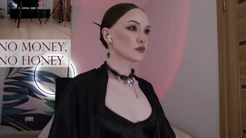 Snapshot of sirenaswhisper chatting on 3, 5, 2026 Goddess Sirena online show from 3, 5, 2026