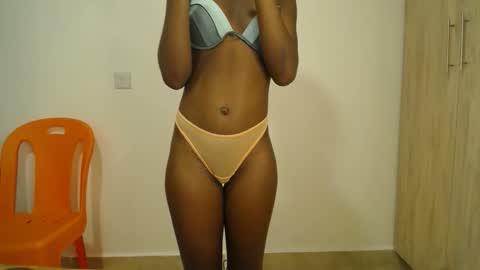 Snapshot of sizzly_ass chatting on 3, 5, 2026 sizzly_ass online show from 3, 5, 2026