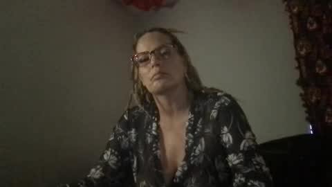 Snapshot of skarfos_babes chatting on 12, 12, 2024 skarfos_babes online show from 12, 12, 2024