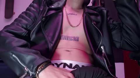 Snapshot of skateboy444 chatting on 16, 12, 2024 king online show from 16, 12, 2024