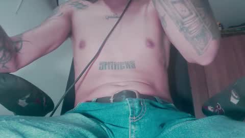 Snapshot of skateboy444 chatting on 12, 10, 2025 king online show from 12, 10, 2025