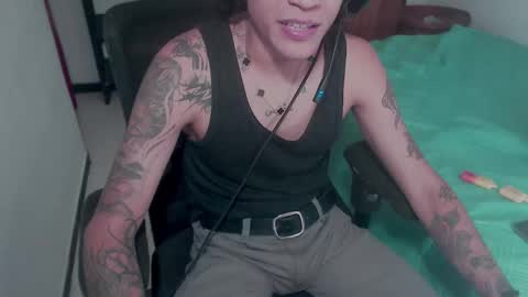 Snapshot of skateboy444 chatting on 18, 10, 2025 king online show from 18, 10, 2025