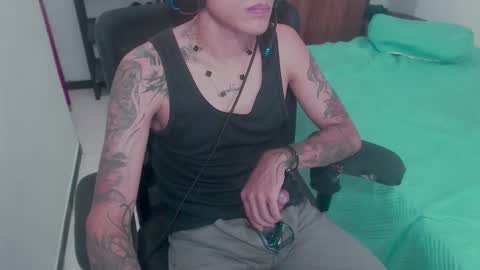 Snapshot of skateboy444 chatting on 19, 10, 2025 king online show from 19, 10, 2025