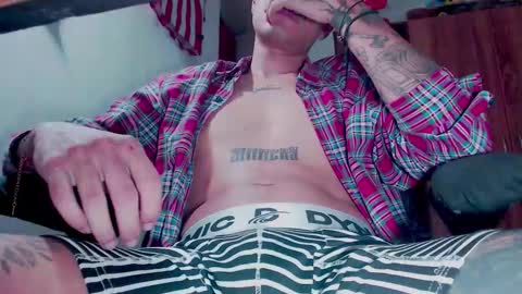 Snapshot of skateboy444 chatting on 19, 11, 2025 king online show from 19, 11, 2025