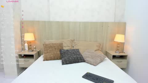 Emily Rojas online show from 14, 9, 2025