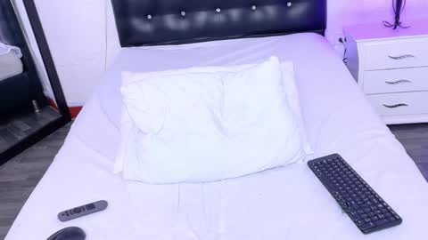 skinny_hottie18 online show from 5, 3, 2025