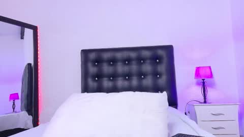 skinny_hottie18 online show from 31, 10, 2025