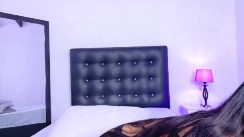 skinny_hottie18 online show from 15, 4, 2026