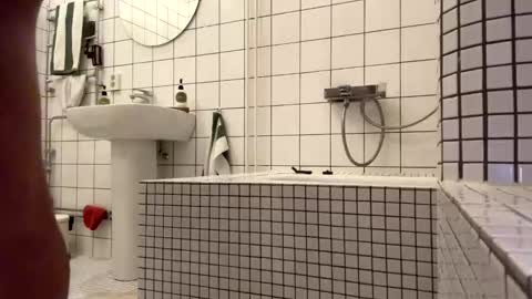 Snapshot of skinnyduderino chatting on 28, 11, 2025 skinnyduderino online show from 28, 11, 2025