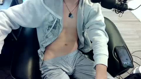 Snapshot of skrogdog chatting on 9, 7, 2026 skrogdog online show from 9, 7, 2026