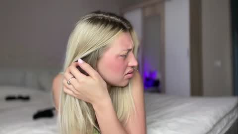 GARRY AND SOPHIA online show from 8, 2, 2025