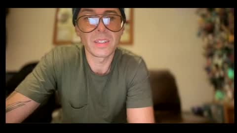 Snapshot of skyfly333 chatting on 26, 5, 2026 IAN HARD online show from 26, 5, 2026