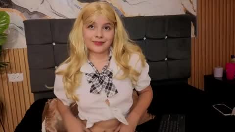 Snapshot of skylar_vox12 chatting on 19, 5, 2026 skylar_vox12 online show from 19, 5, 2026