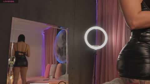    online show from 18, 4, 2026