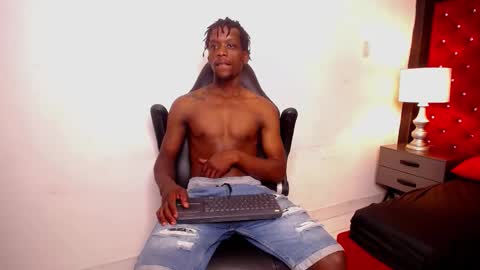 Snapshot of skylerbigxxx chatting on 5, 11, 2025 SKYLERBIGXXX online show from 5, 11, 2025