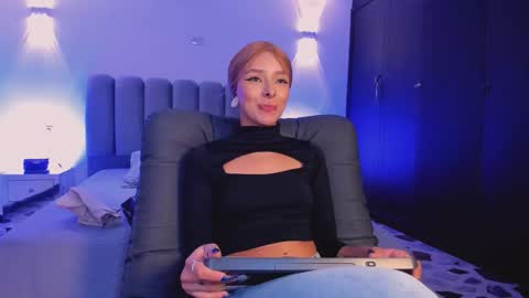 Snapshot of skythompson chatting on 3, 10, 2025 skythompson online show from 3, 10, 2025