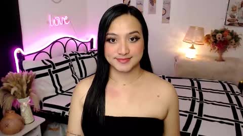 Queen Cyrine online show from 1, 12, 2025