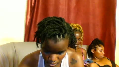 Snapshot of sleek_ass chatting on 2, 3, 2025 sleek_ass online show from 2, 3, 2025