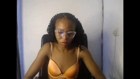 Snapshot of slim_ebonypet chatting on 18, 4, 2026 Crystal online show from 18, 4, 2026