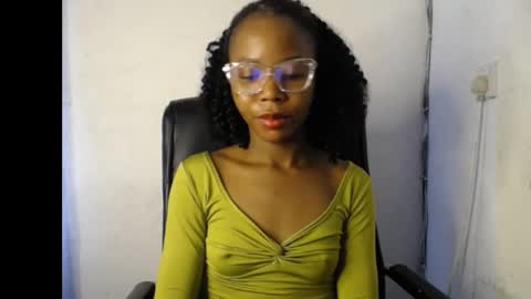 Snapshot of slim_ebonypet chatting on 23, 4, 2026 Crystal online show from 23, 4, 2026