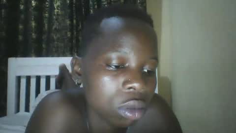 Snapshot of slim_petite_ebony chatting on 25, 12, 2024 slim_petite_ebony online show from 25, 12, 2024