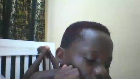 Snapshot of slim_petite_ebony chatting on 12, 1, 2025 slim_petite_ebony online show from 12, 1, 2025