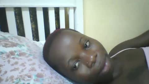 Snapshot of slim_petite_ebony chatting on 21, 1, 2025 slim_petite_ebony online show from 21, 1, 2025