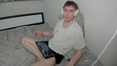 Snapshot of slippery_baby chatting on 8, 1, 2025 Mila online show from 8, 1, 2025