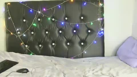 slipperylipsx online show from 12, 4, 2026