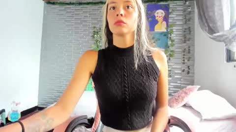 Snapshot of slone03 chatting on 20, 10, 2025 slone03 online show from 20, 10, 2025