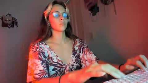 Snapshot of slone03 chatting on 14, 11, 2025 slone03 online show from 14, 11, 2025