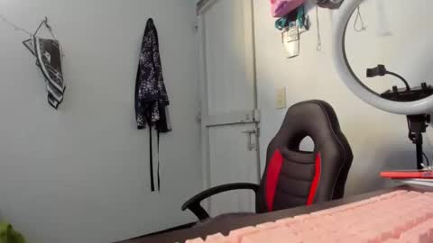 Snapshot of slone03 chatting on 18, 11, 2025 slone03 online show from 18, 11, 2025