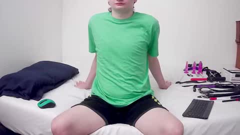 Snapshot of slut_gianni chatting on 21, 10, 2025 Little Slut online show from 21, 10, 2025