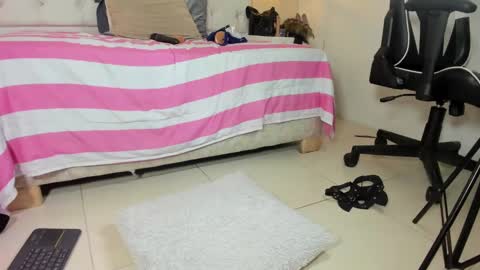 Snapshot of slut_milf1_ chatting on 21, 12, 2024 Luna online show from 21, 12, 2024