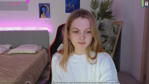 Snapshot of small_blondee chatting on 2, 12, 2024 Emily online show from 2, 12, 2024