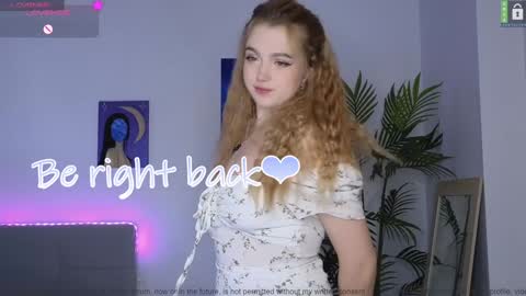 Snapshot of small_blondee chatting on 4, 12, 2024 Emily online show from 4, 12, 2024