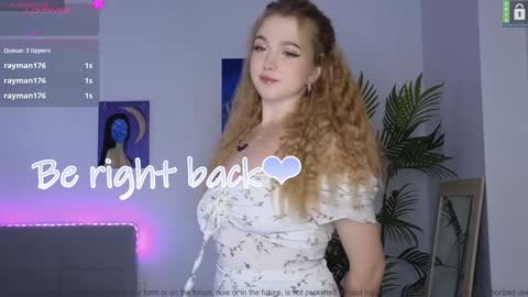 Snapshot of small_blondee chatting on 9, 12, 2024 Emily online show from 9, 12, 2024