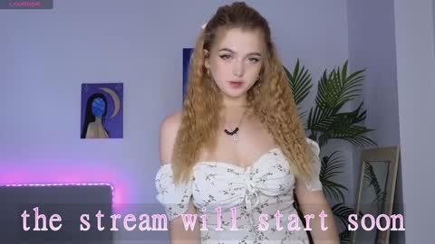Snapshot of small_blondee chatting on 29, 12, 2024 Emily online show from 29, 12, 2024