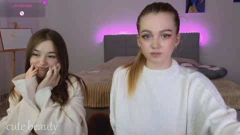 Snapshot of small_blondee chatting on 4, 1, 2025 Emily online show from 4, 1, 2025